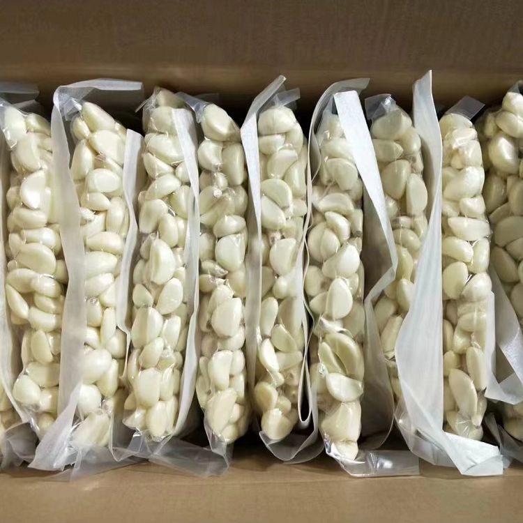 Bawang putih segar dikupas